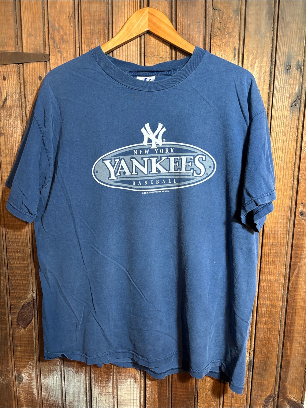 Well worn Vintage New York Yankees Navy Blue Graphic T‑Shirt
